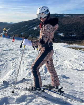 Keď na svah, tak vo svojom⛷️🎿 môj prvý, testovaný pri -13 stupňoch, nesklamal. 🤩 pohodlný a teplučký. Telefón a iné...
